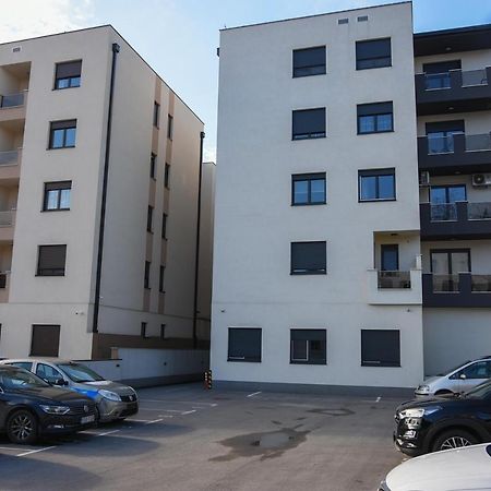 Apartment Barcelona Zemun Belgrade Exterior foto